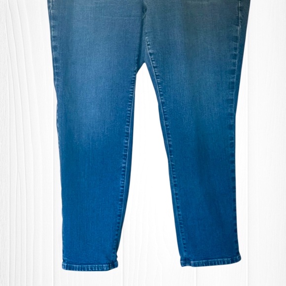 TORRID Perfect Boyfriend Vintage Stretch Mid-Rise Jeans - Picture 7 of 16